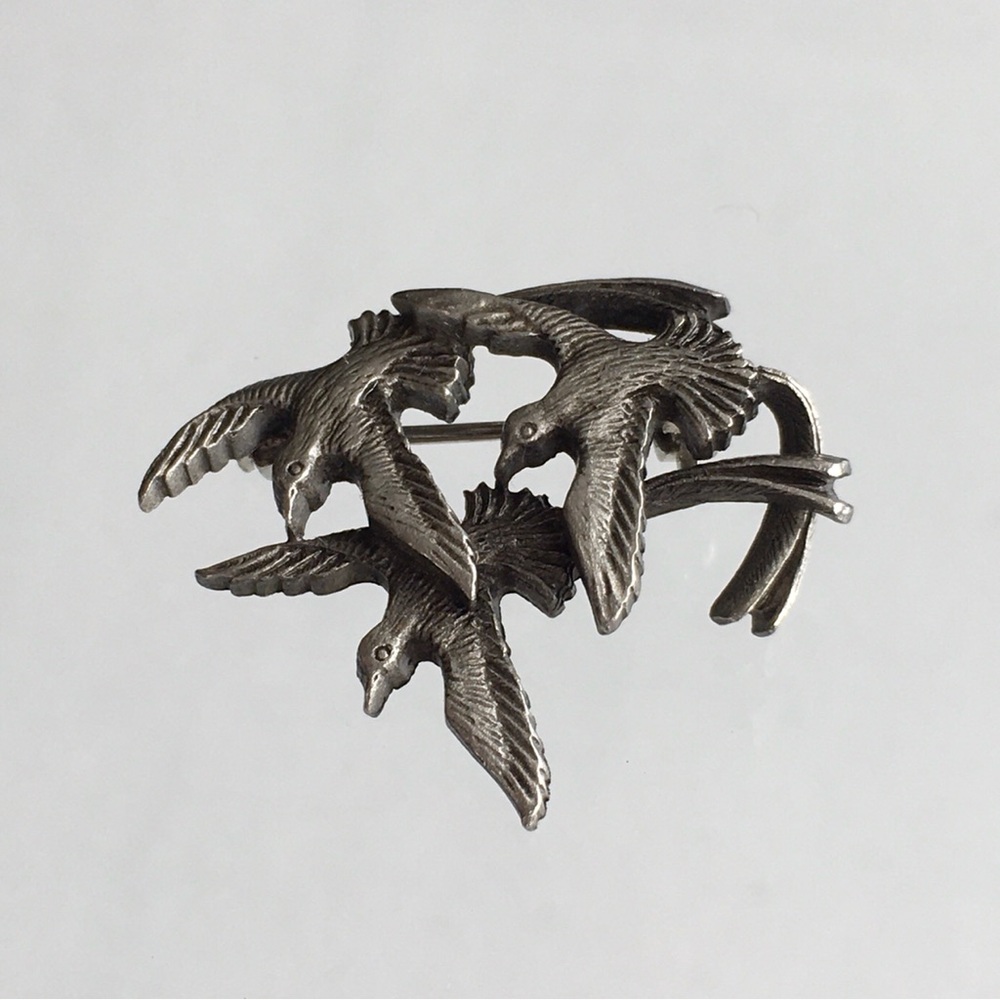 Pewter Flying Swallows Birds Brooch Lapel Pin 1”